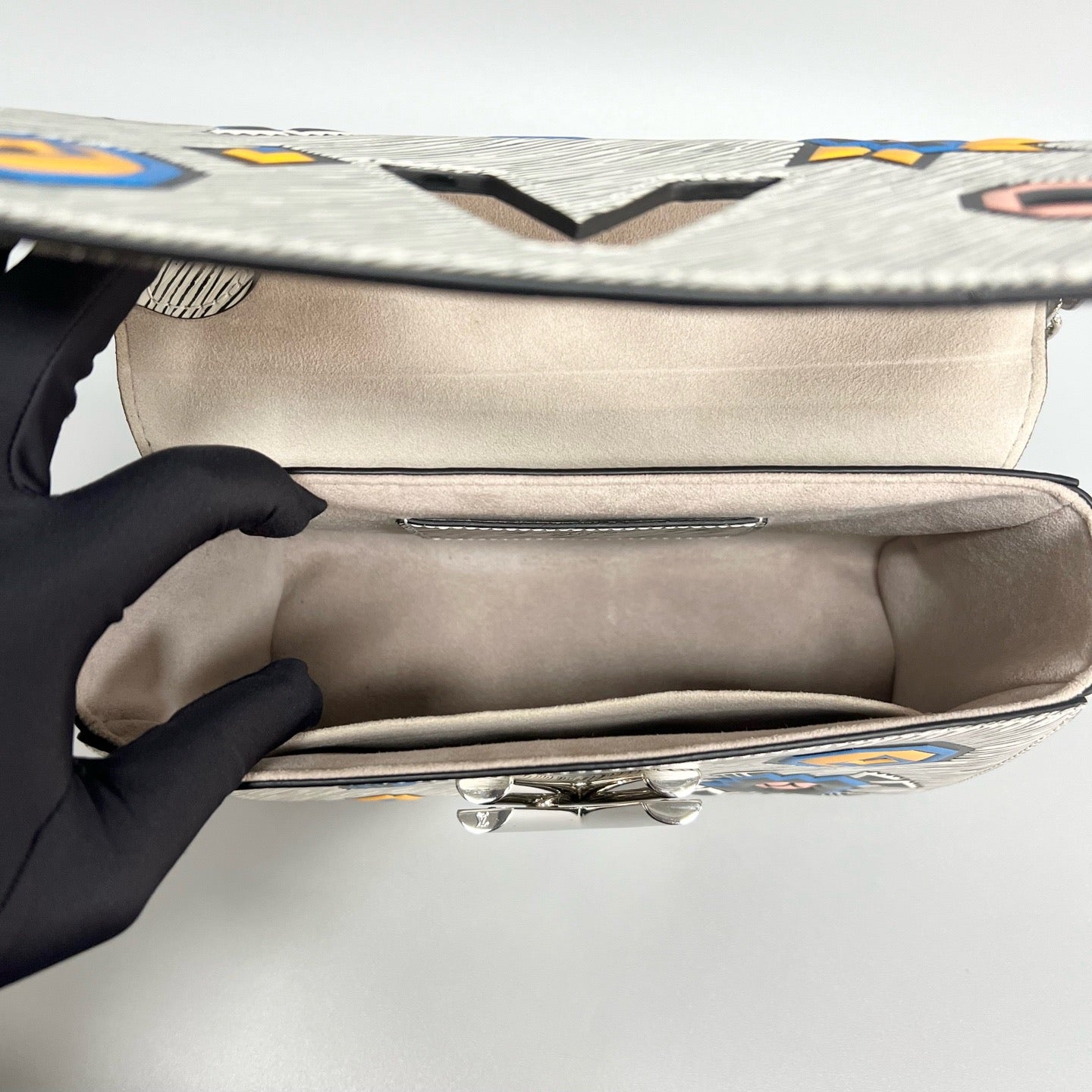 Louis Vuitton Twist Medium Chain Bag