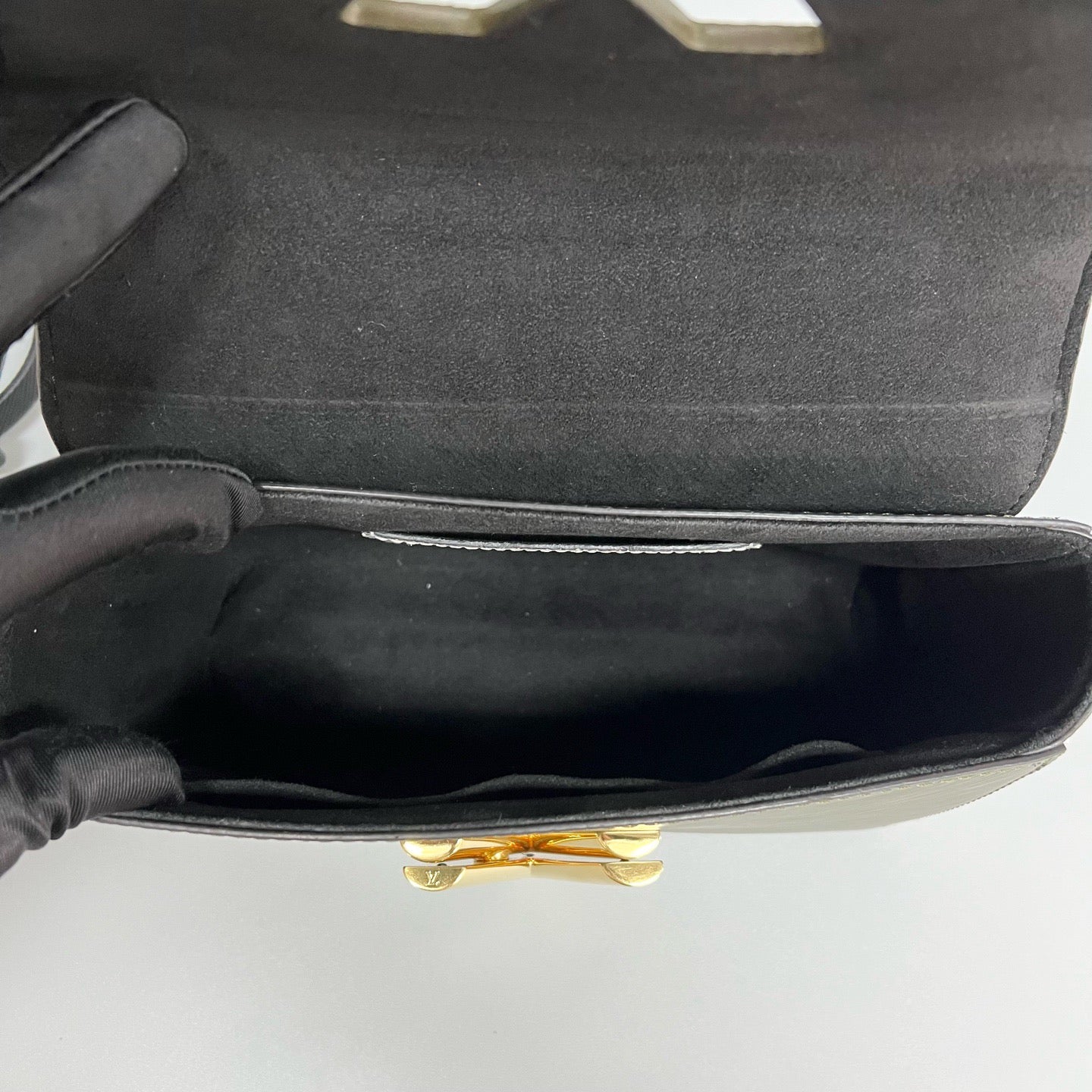 Louis Vuitton Twist Medium Shoulder Bag