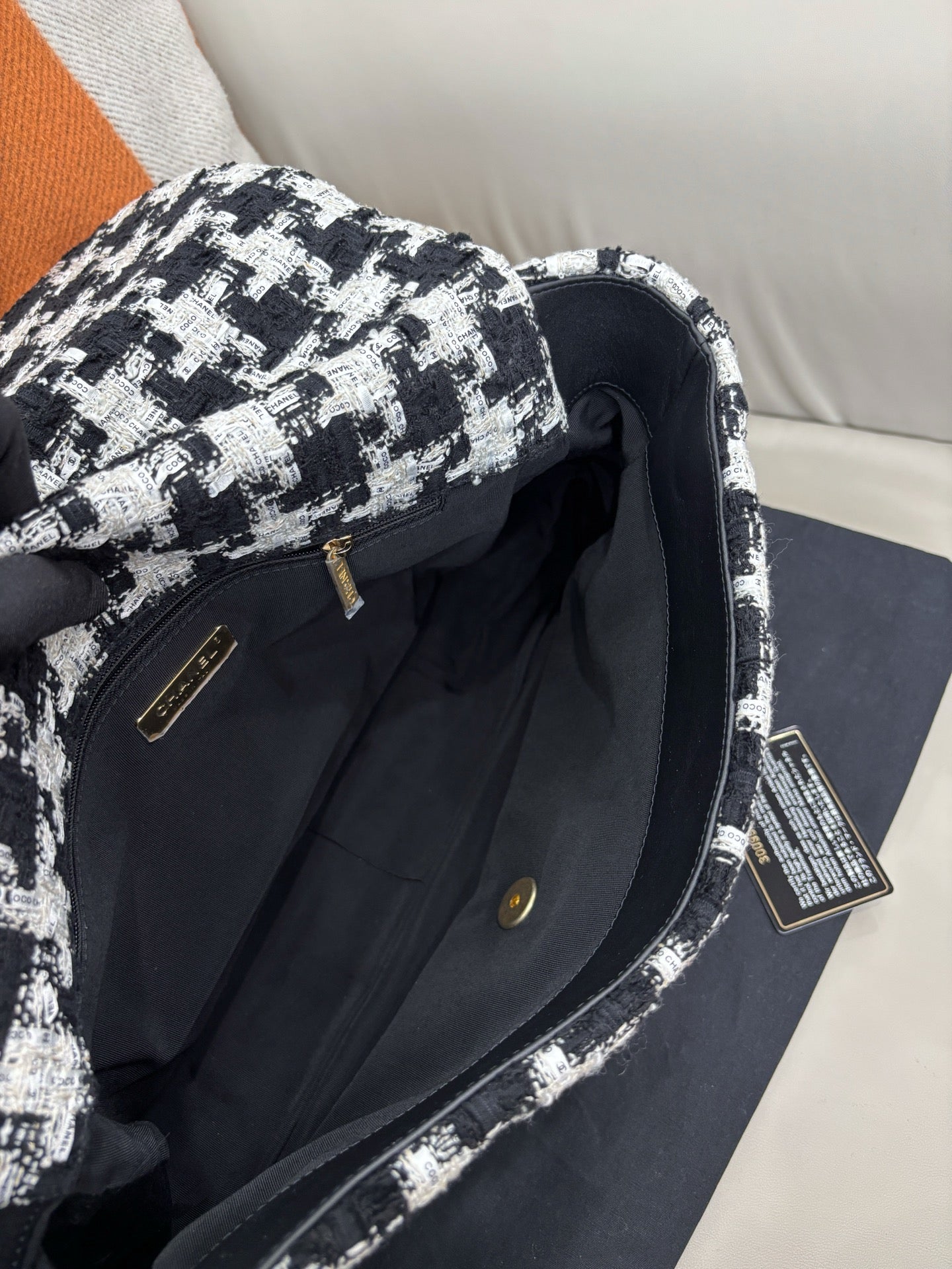 Chanel Maxi 19 Flap Bag – Houndstooth Tweed