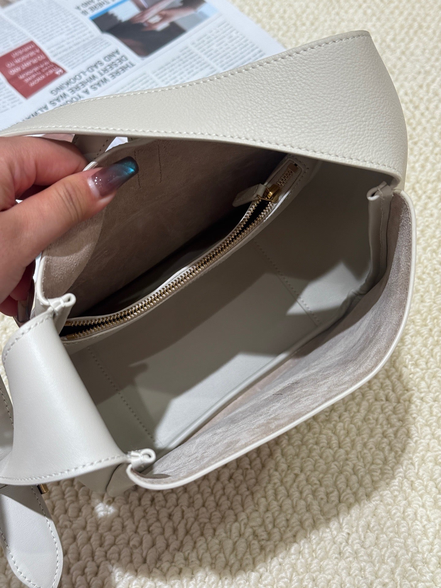 Saint Laurent Small Le 5 à 7 Hobo Bag