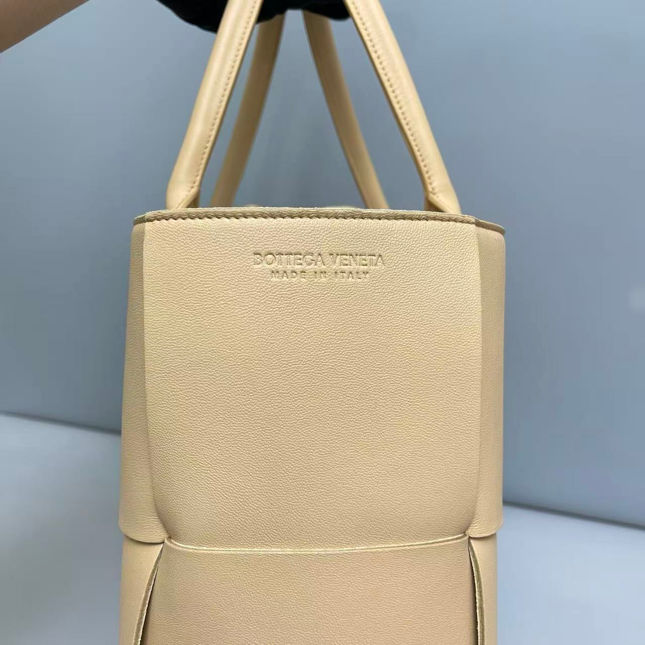 Bottega Veneta Arco Tote