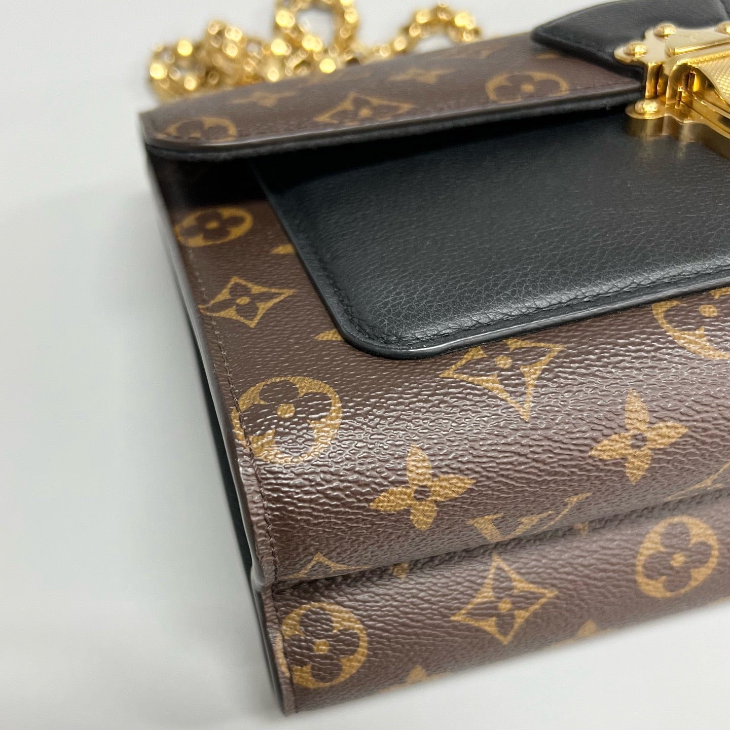 Louis Vuitton Victoire Chain Bag