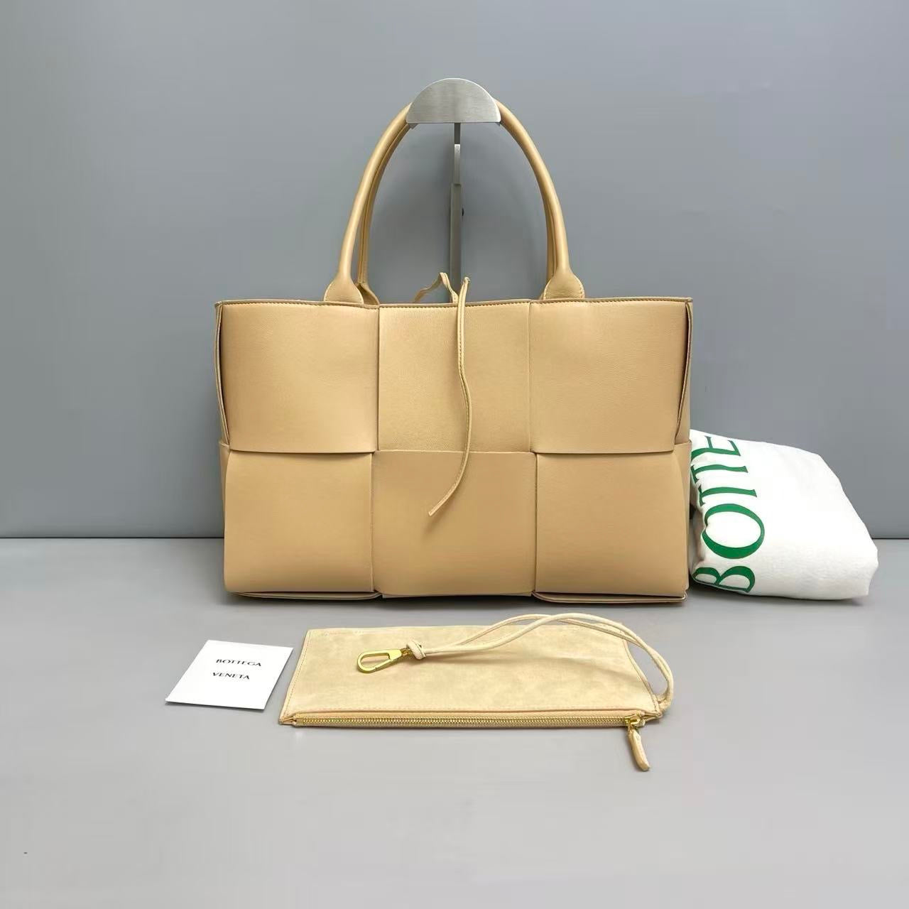 Bottega Veneta Arco Tote