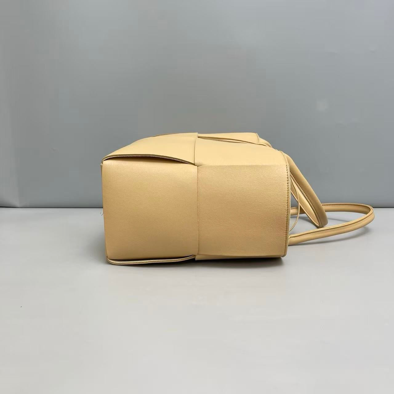 Bottega Veneta Arco Tote