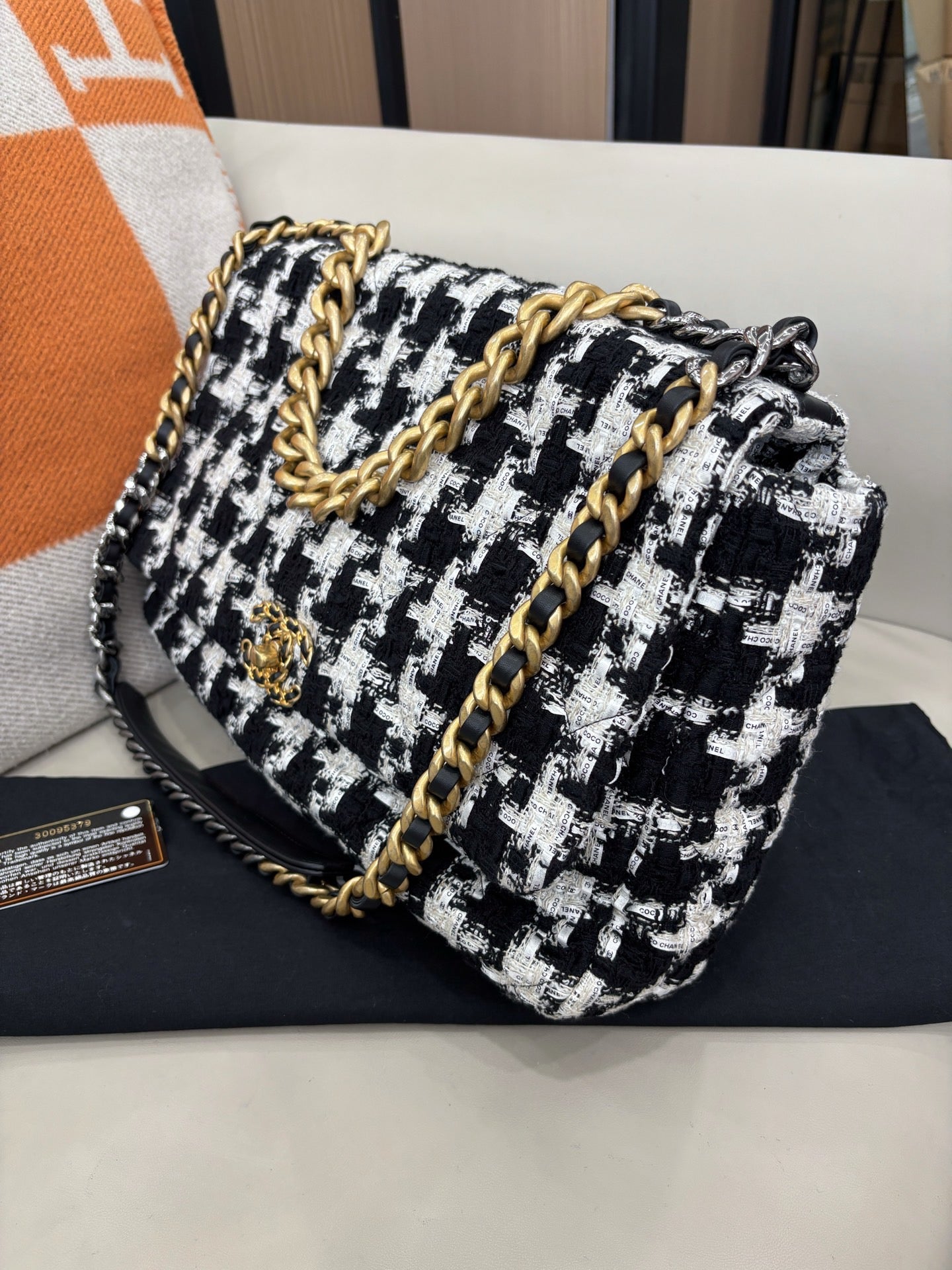 Chanel Maxi 19 Flap Bag – Houndstooth Tweed