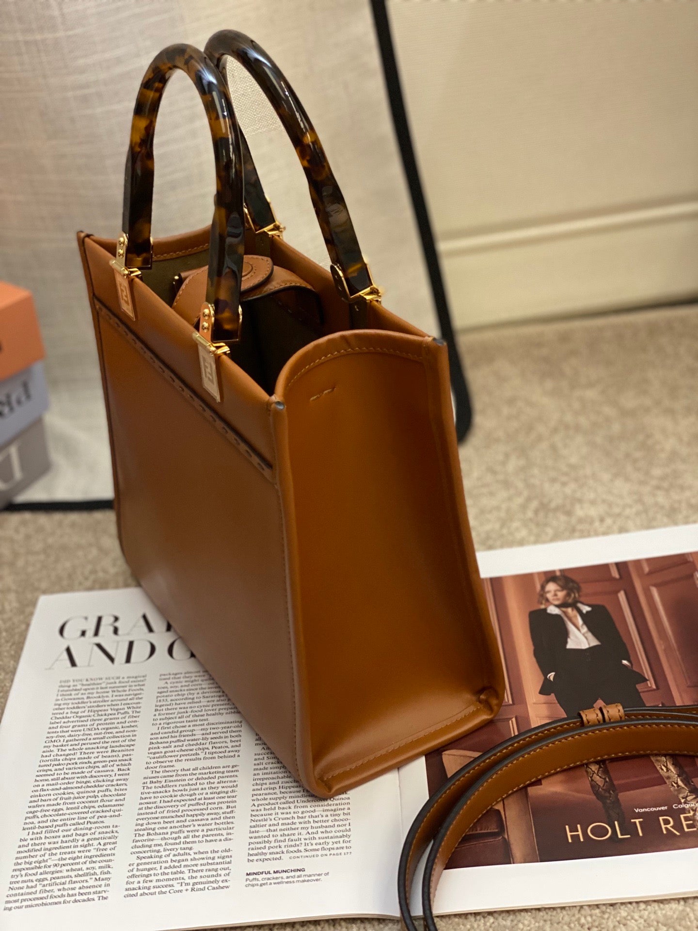 Fendi Sunshine Small Tote Bag – Carame