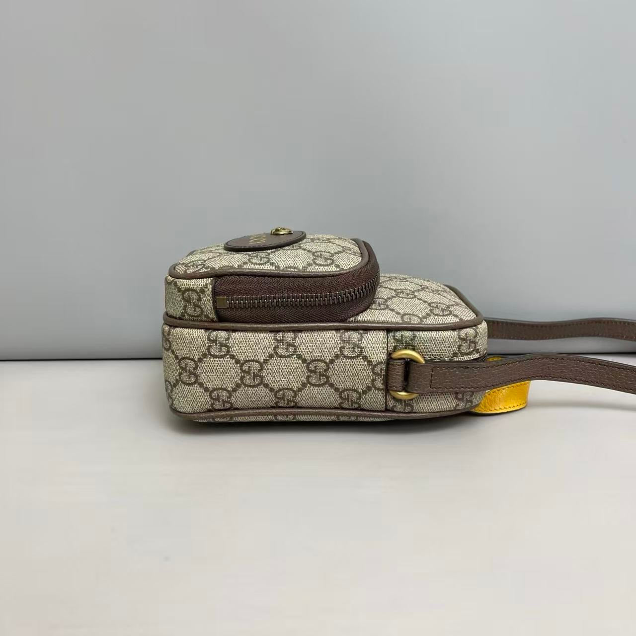 Gucci GG Supreme Tiger Head Camera Bag