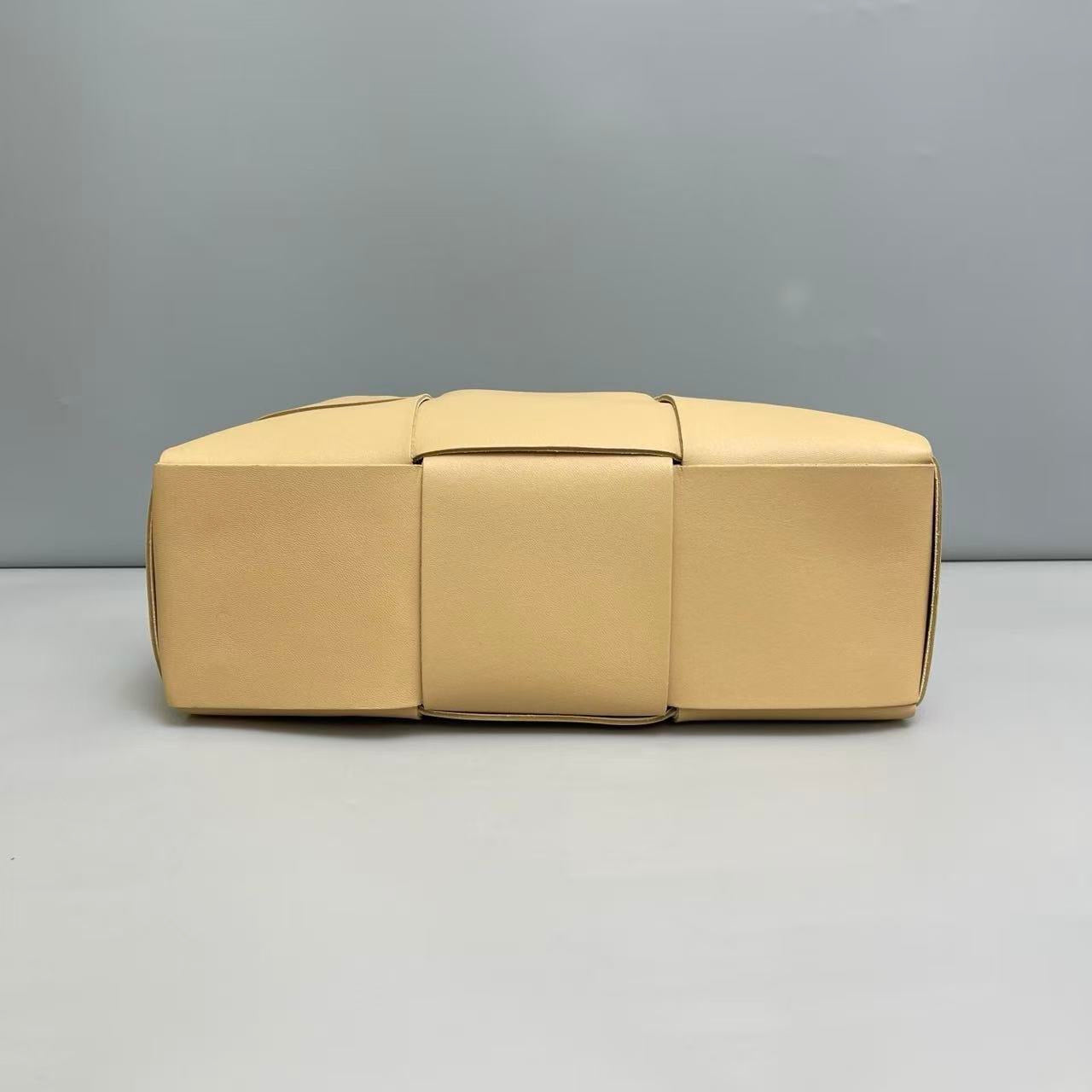 Bottega Veneta Arco Tote