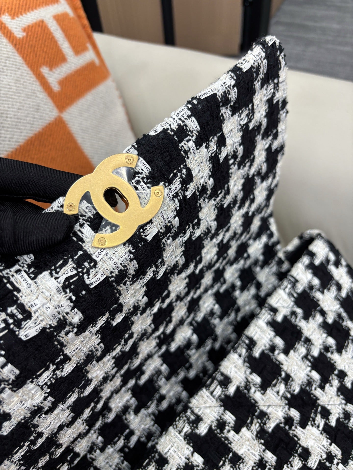 Chanel Maxi 19 Flap Bag – Houndstooth Tweed