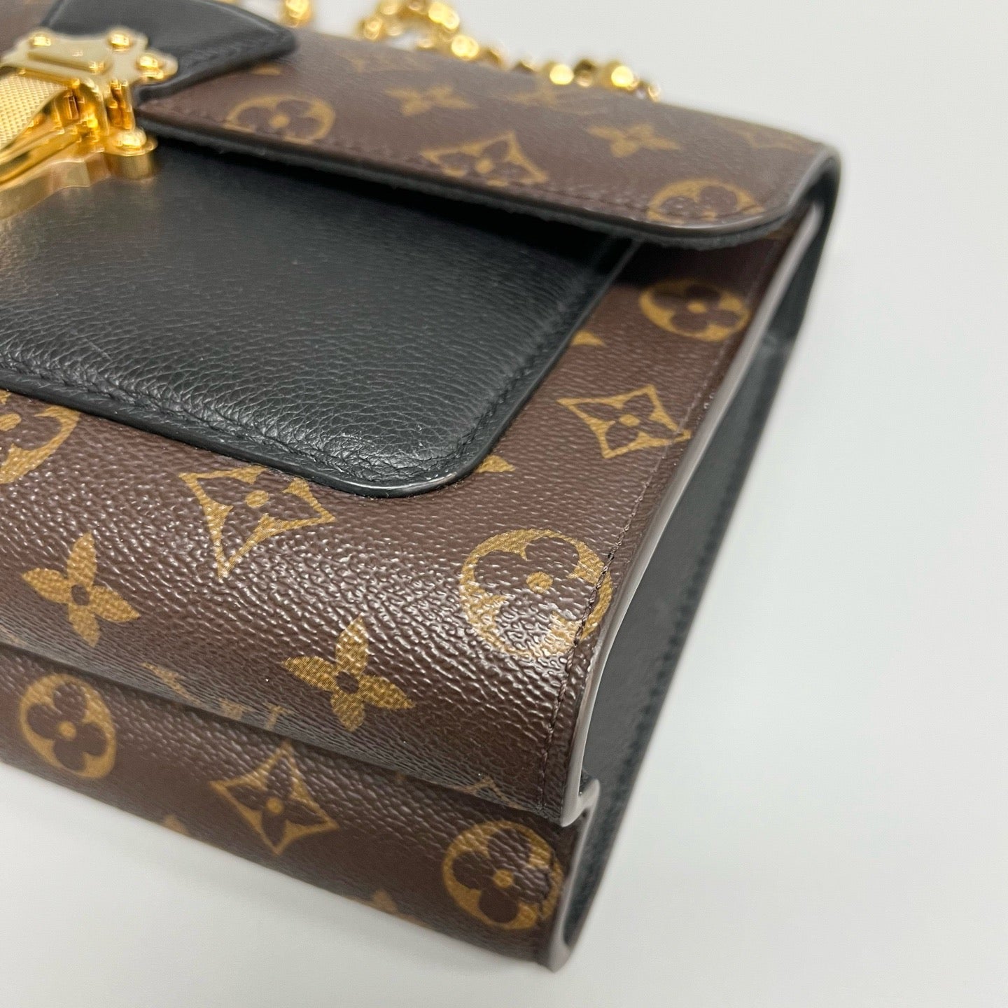 Louis Vuitton Victoire Chain Bag
