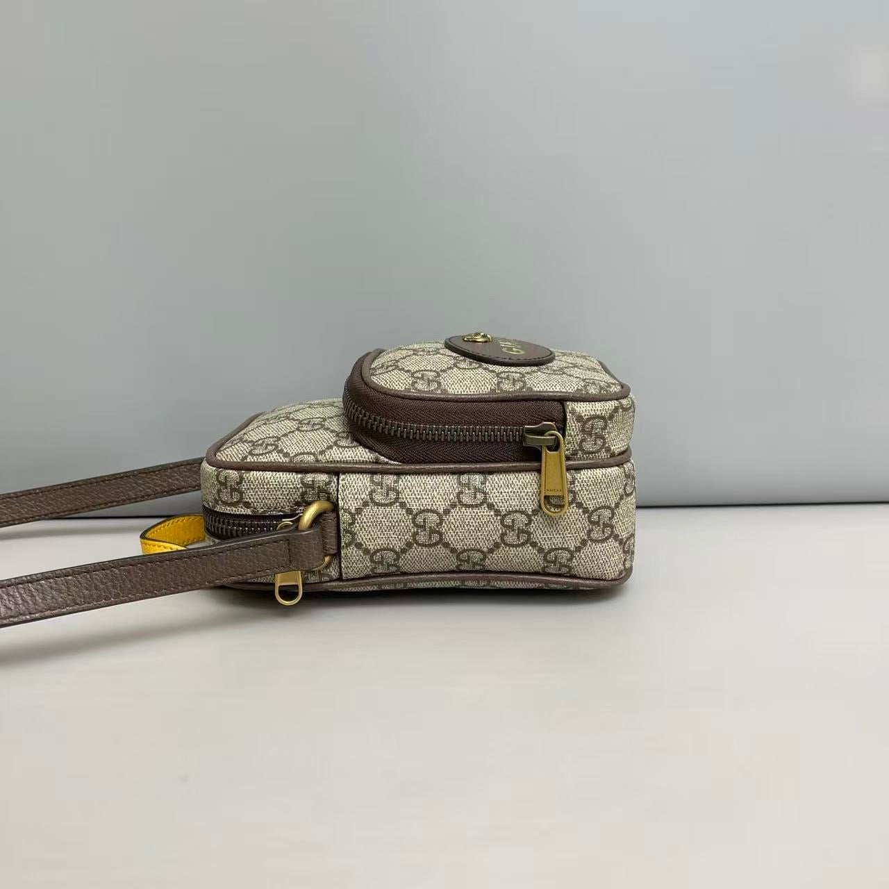 Gucci GG Supreme Tiger Head Camera Bag
