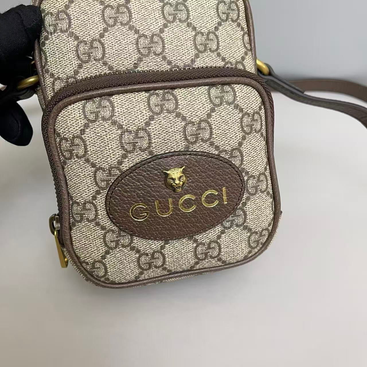 Gucci GG Supreme Tiger Head Camera Bag