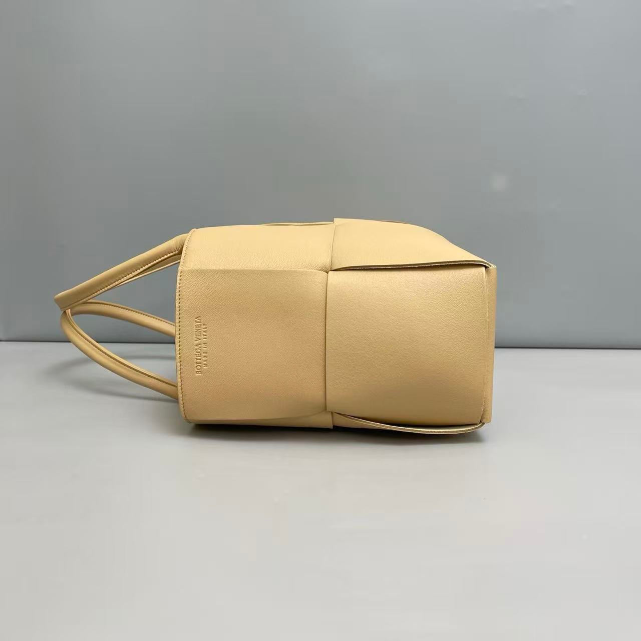 Bottega Veneta Arco Tote