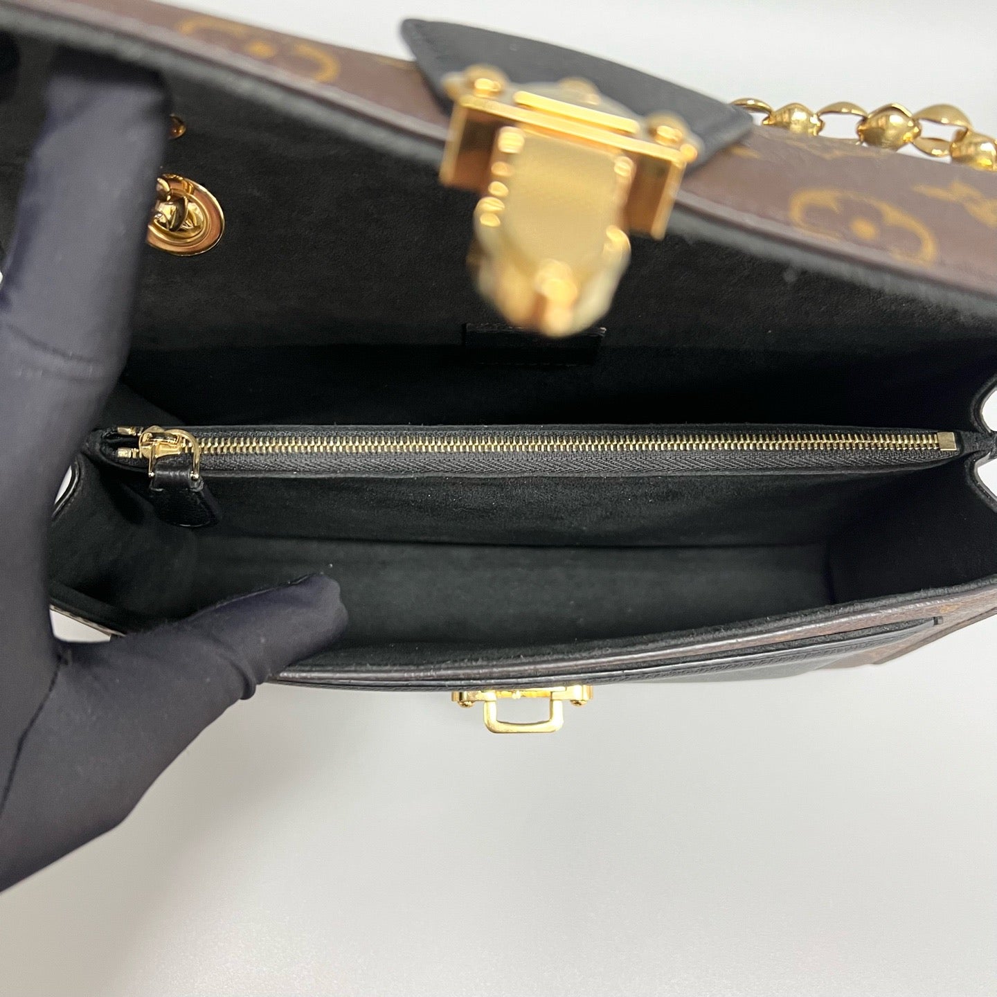 Louis Vuitton Victoire Chain Bag