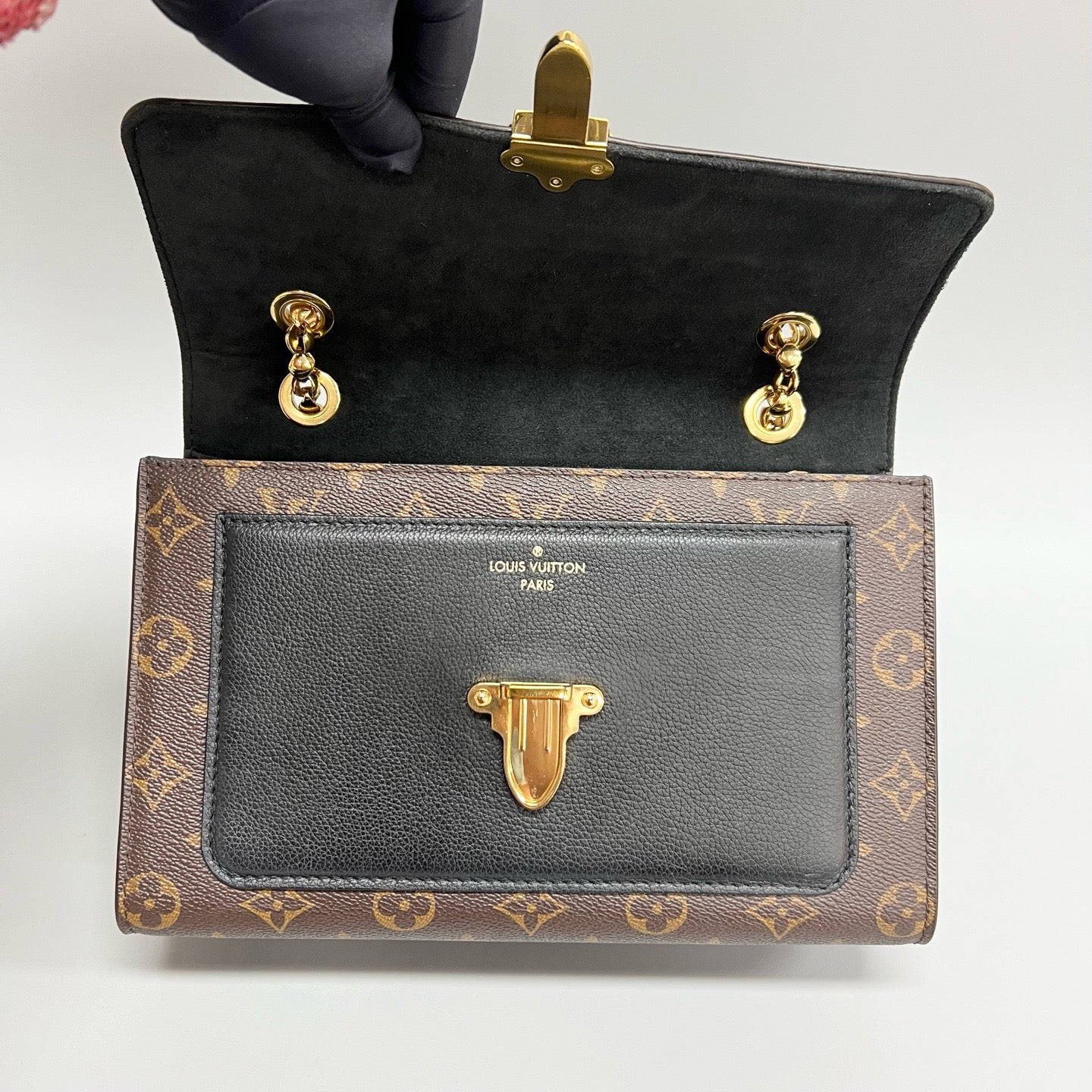 Louis Vuitton Victoire Chain Bag