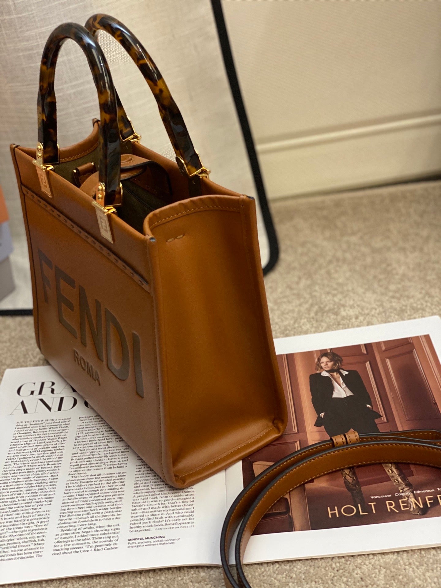 Fendi Sunshine Small Tote Bag – Carame