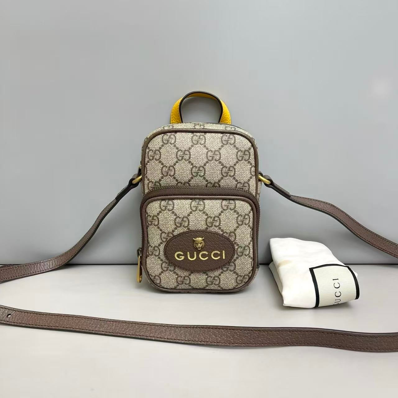Gucci GG Supreme Tiger Head Camera Bag