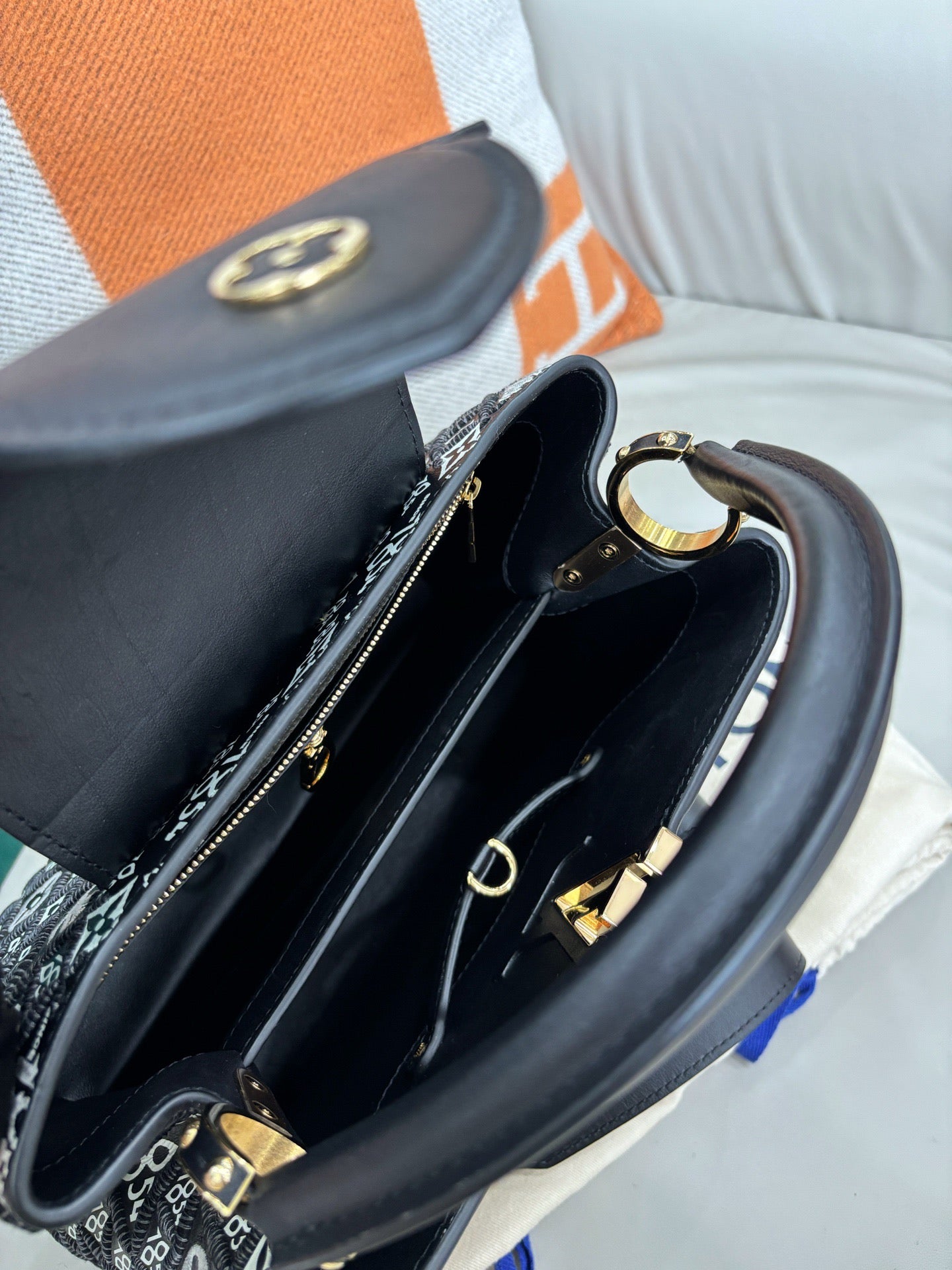 Louis Vuitton 1854 Capucines MM