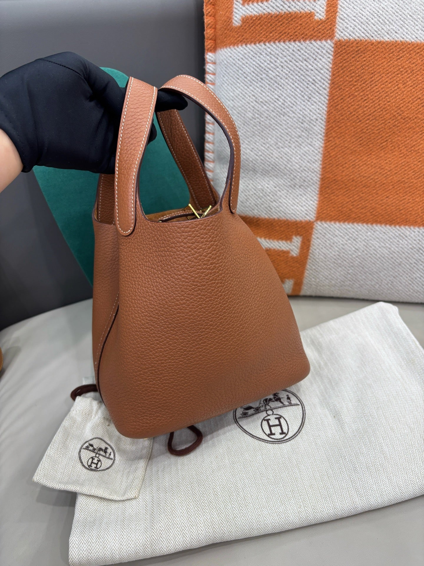 Hermès Picotin 18 — Gold