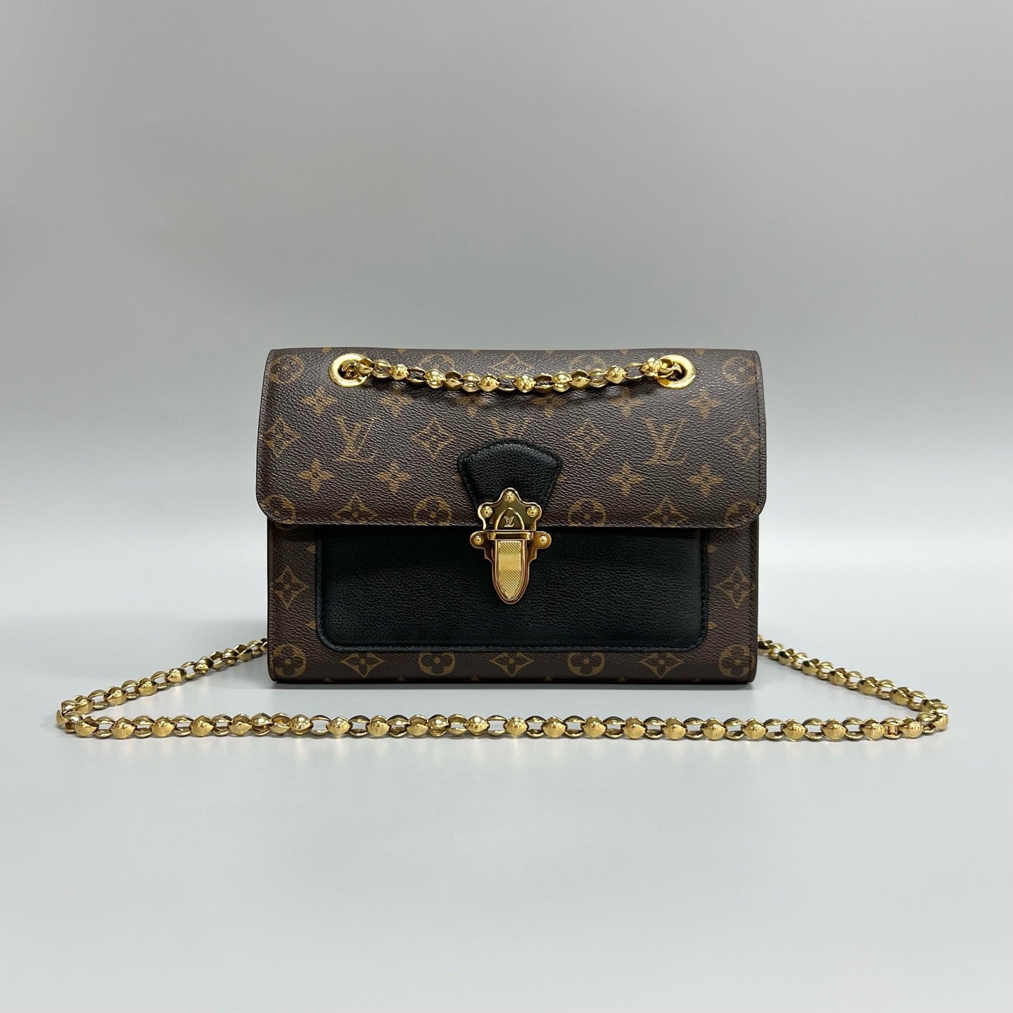 Louis Vuitton Victoire Chain Bag