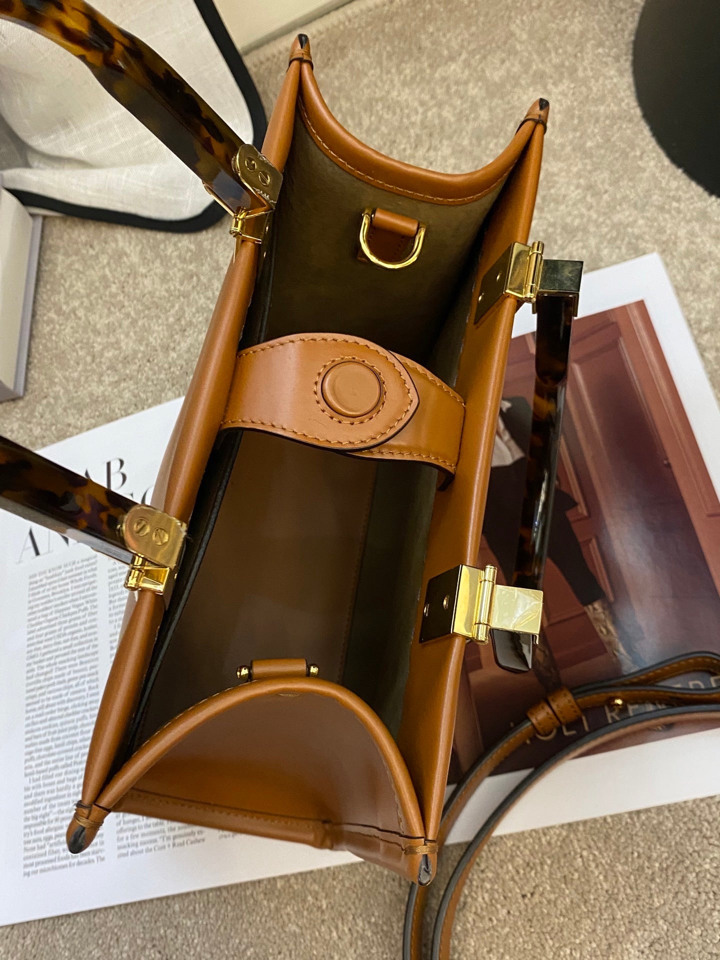 Fendi Sunshine Small Tote Bag – Carame