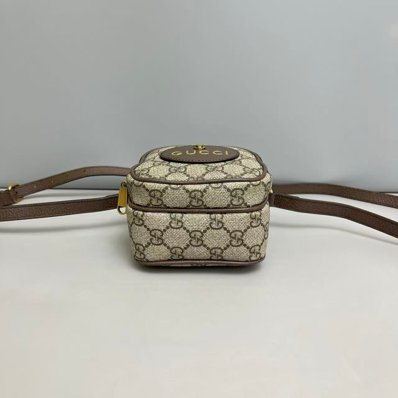 Gucci GG Supreme Tiger Head Camera Bag