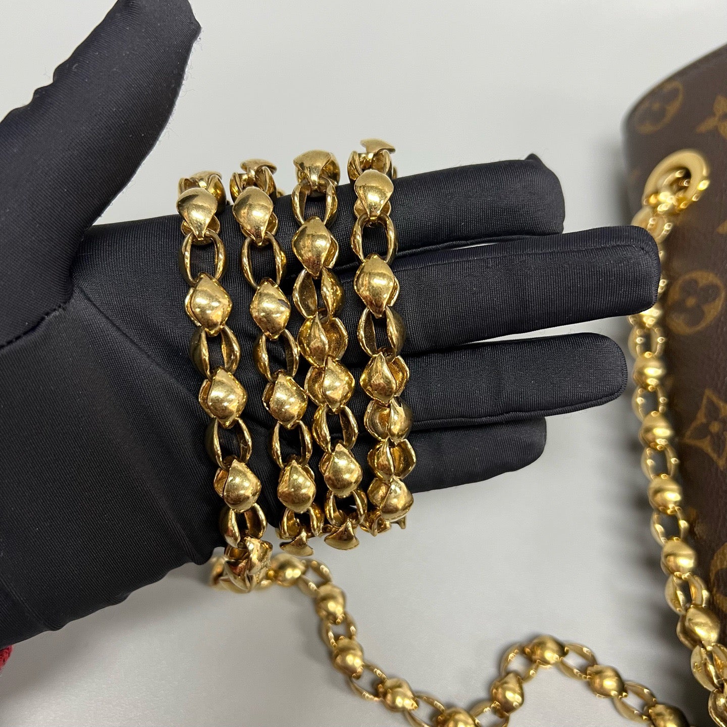 Louis Vuitton Victoire Chain Bag