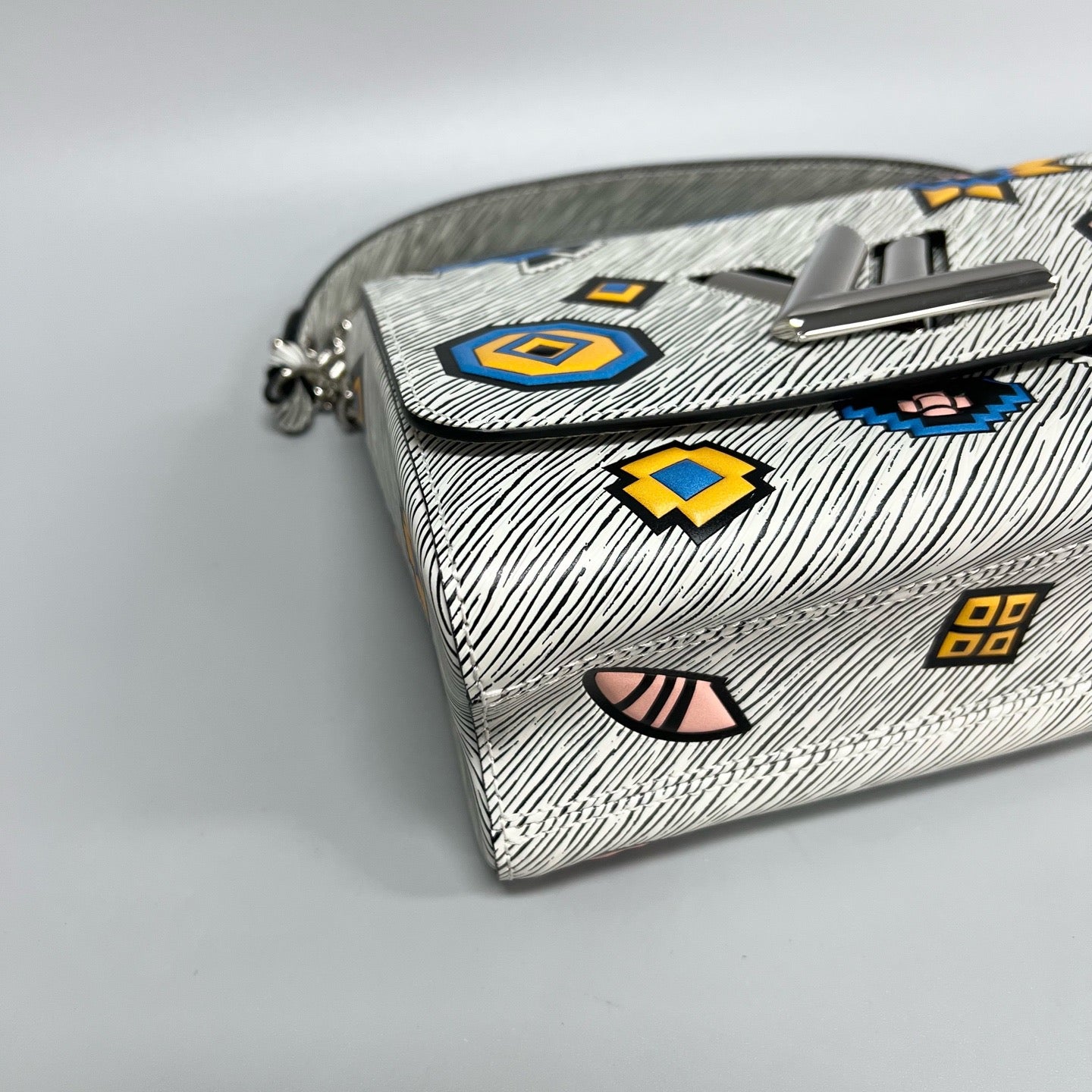 Louis Vuitton Twist Medium Chain Bag