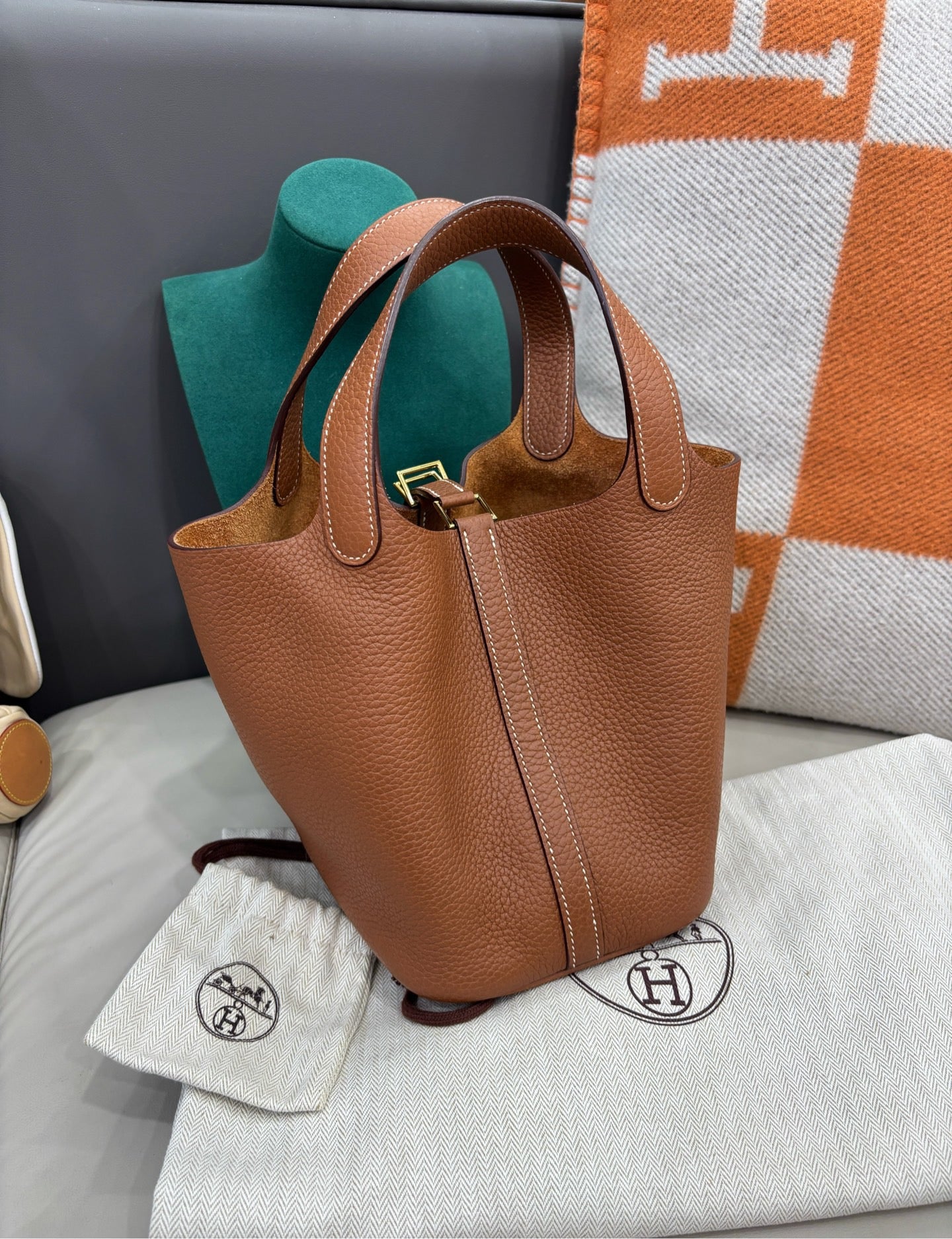 Hermès Picotin 18 — Gold