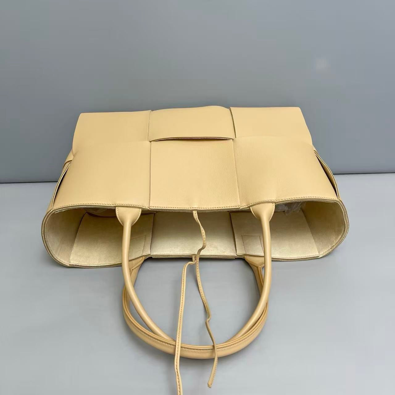 Bottega Veneta Arco Tote