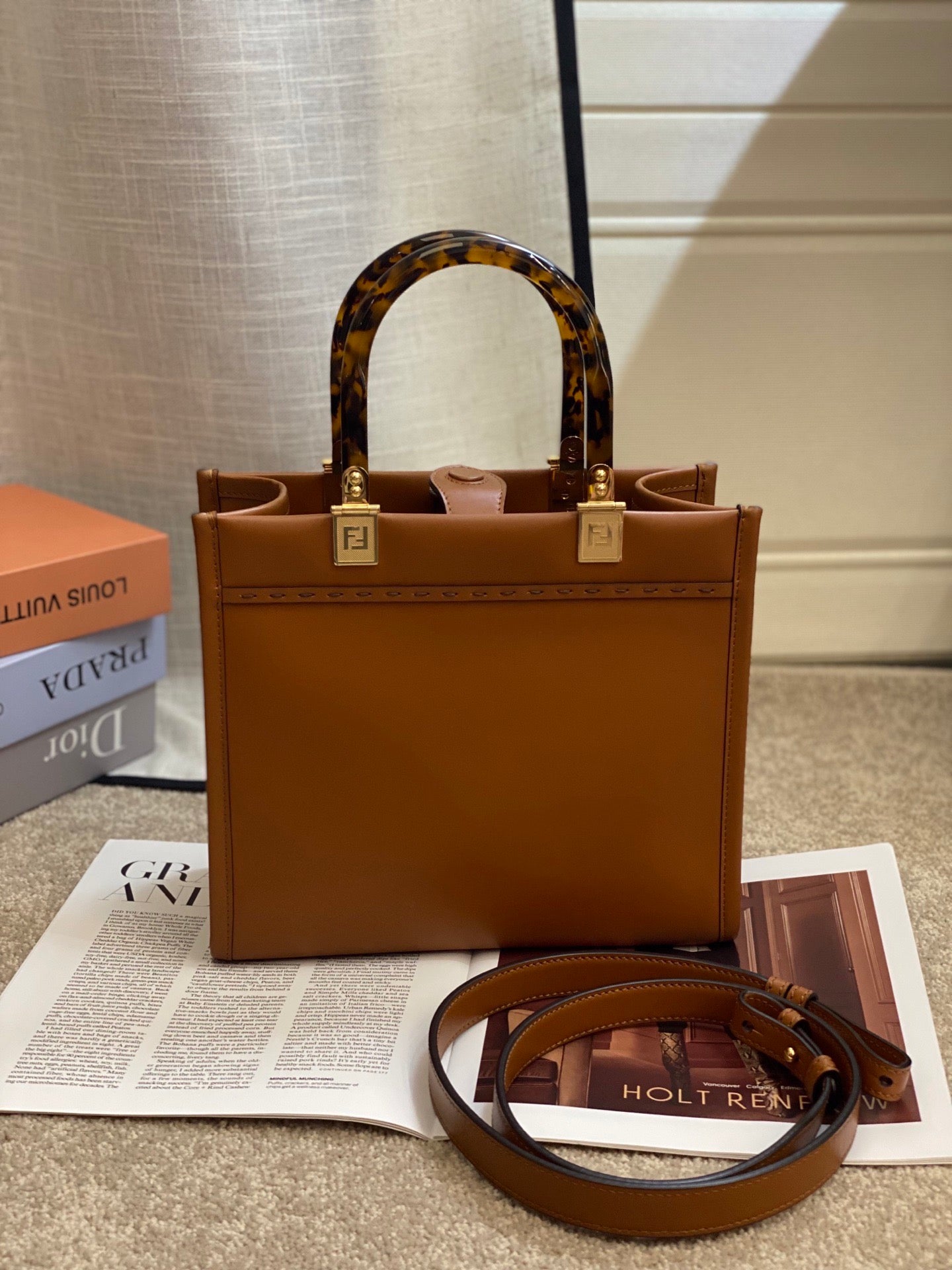 Fendi Sunshine Small Tote Bag – Carame