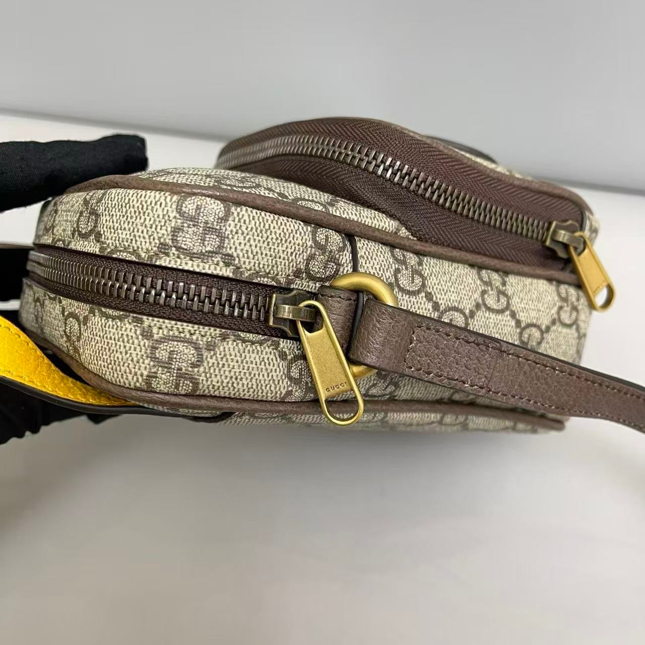 Gucci GG Supreme Tiger Head Camera Bag