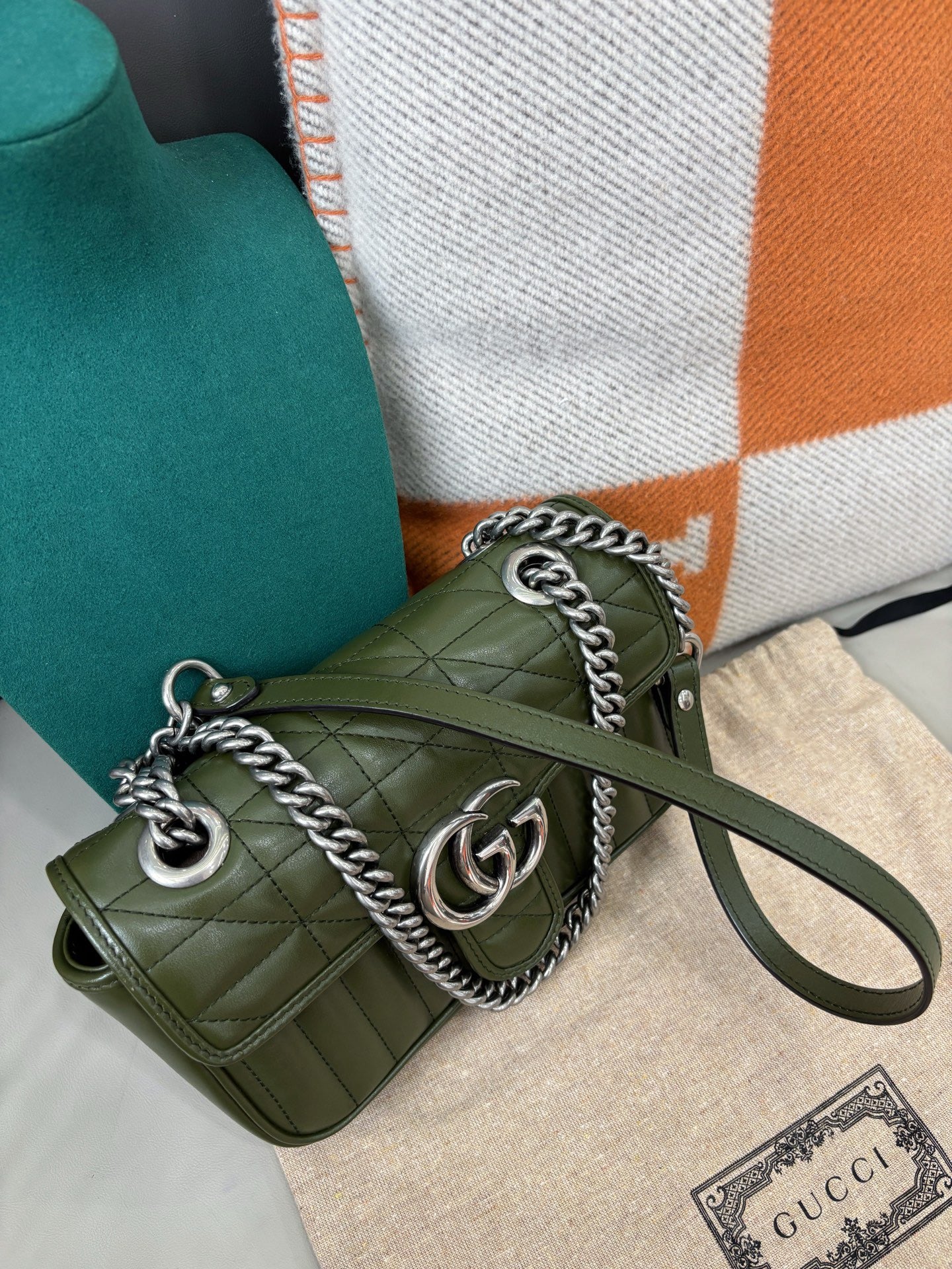 Gucci Marmont 22 Shoulder Bag