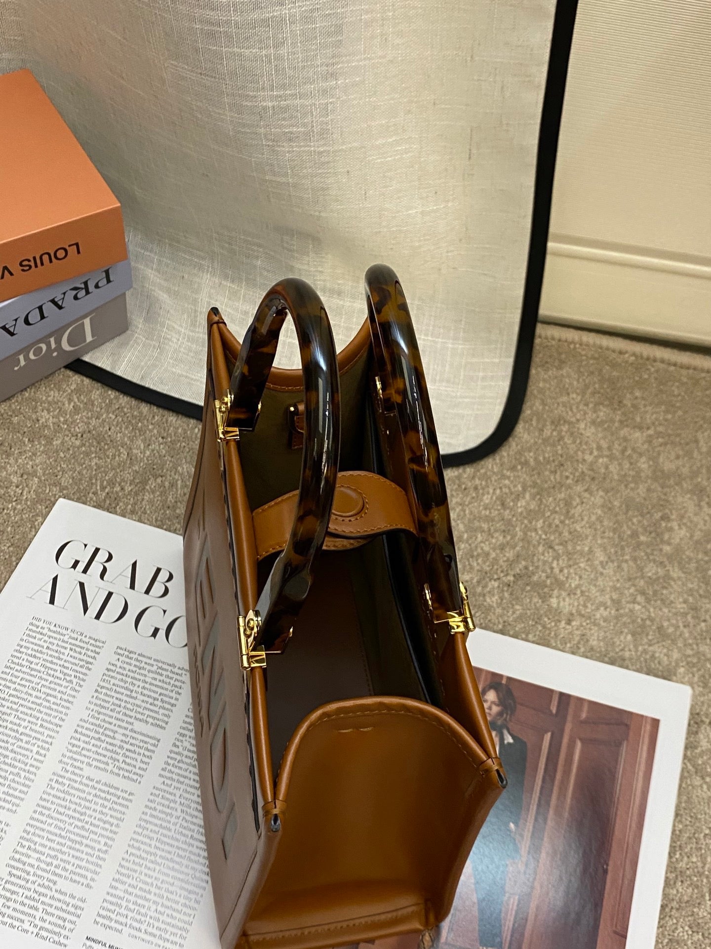 Fendi Sunshine Small Tote Bag – Carame