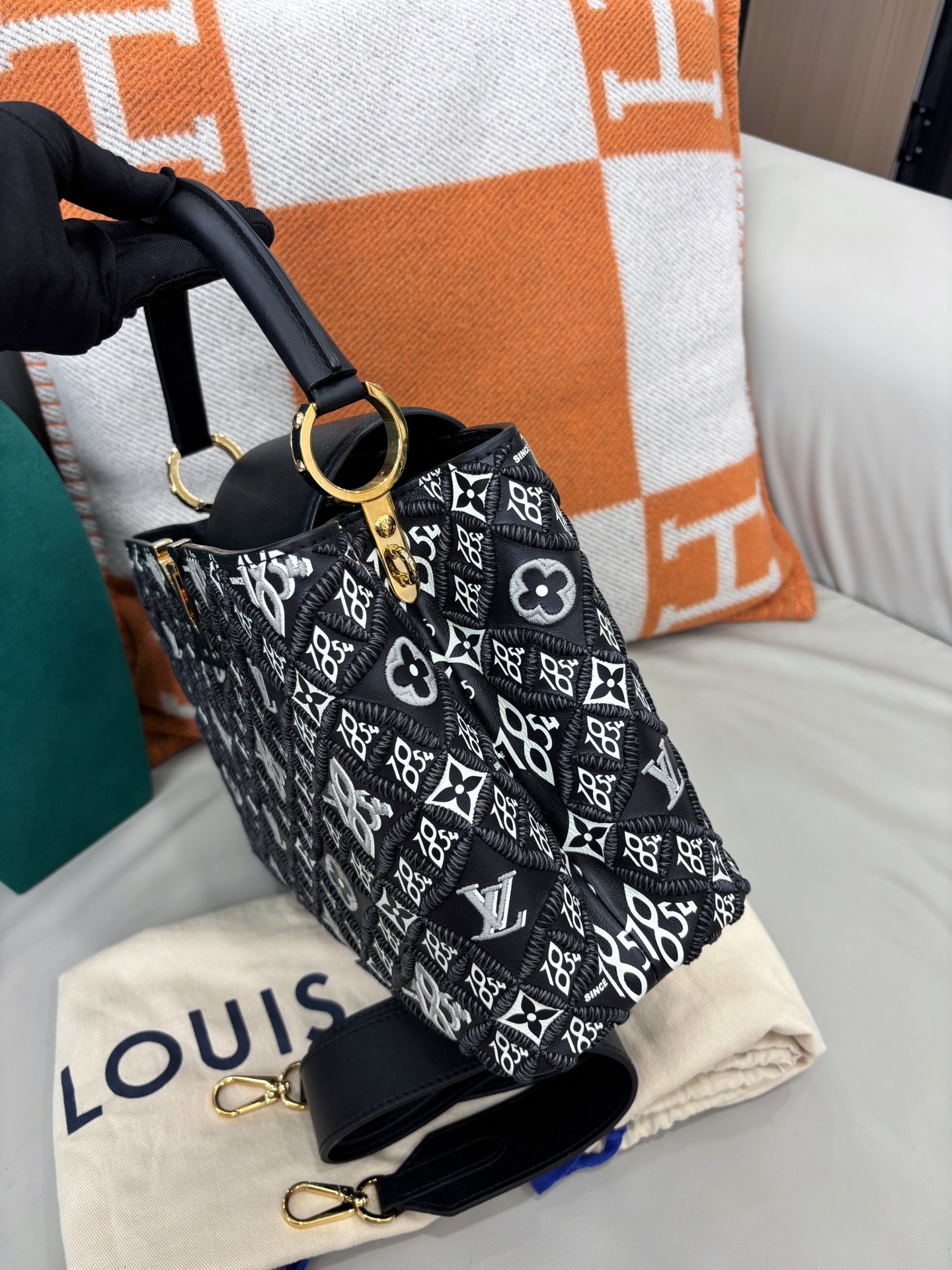 Louis Vuitton 1854 Capucines MM