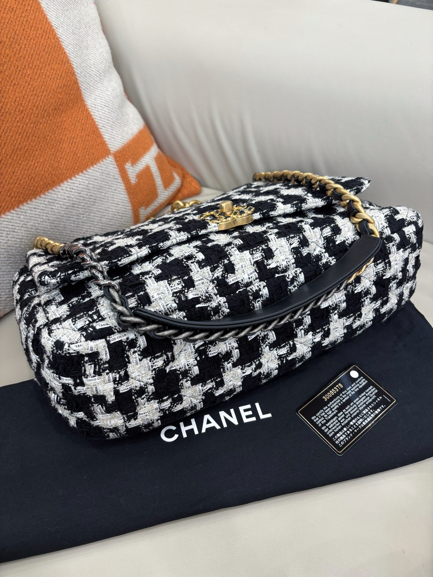 Chanel Maxi 19 Flap Bag – Houndstooth Tweed