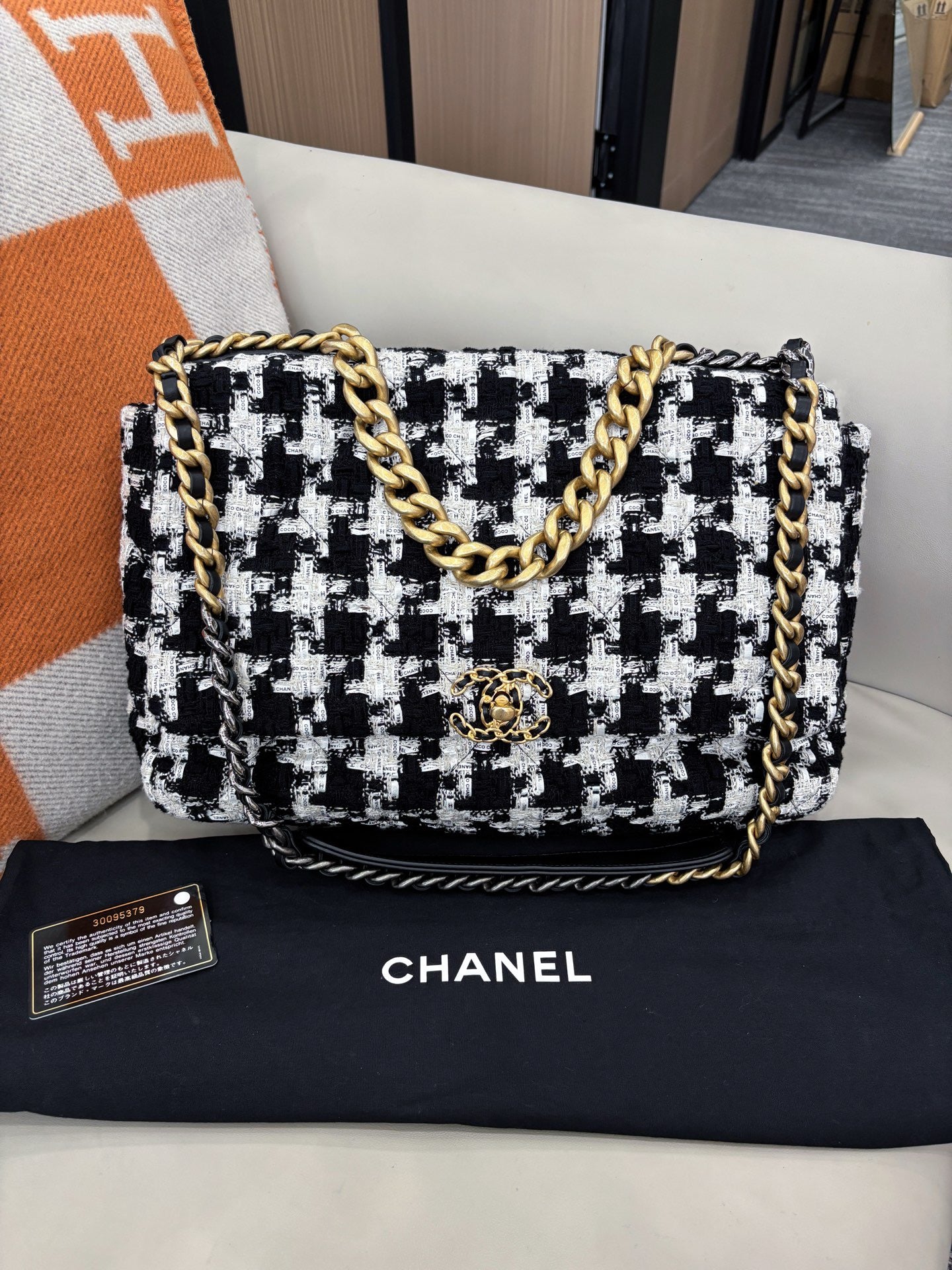 Chanel Maxi 19 Flap Bag – Houndstooth Tweed