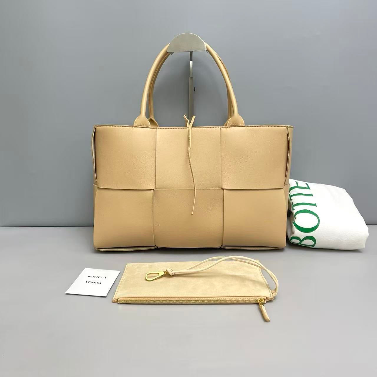 Bottega Veneta Arco Tote