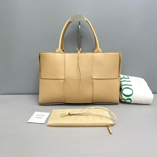 Bottega Veneta Arco Tote