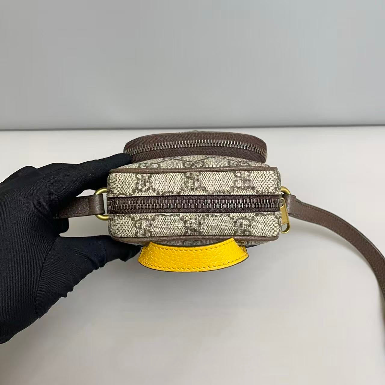 Gucci GG Supreme Tiger Head Camera Bag