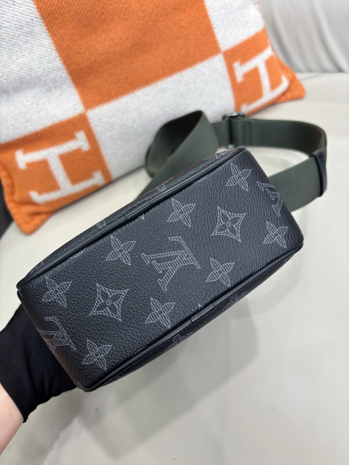 Louis Vuitton Limited Edition Vivienne Graffiti Camera Bag