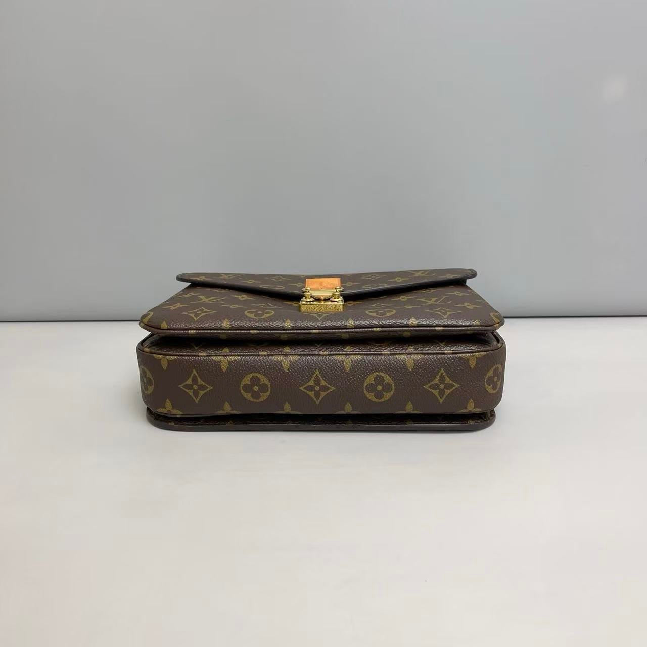 Louis Vuitton Monogram Messenger Bag