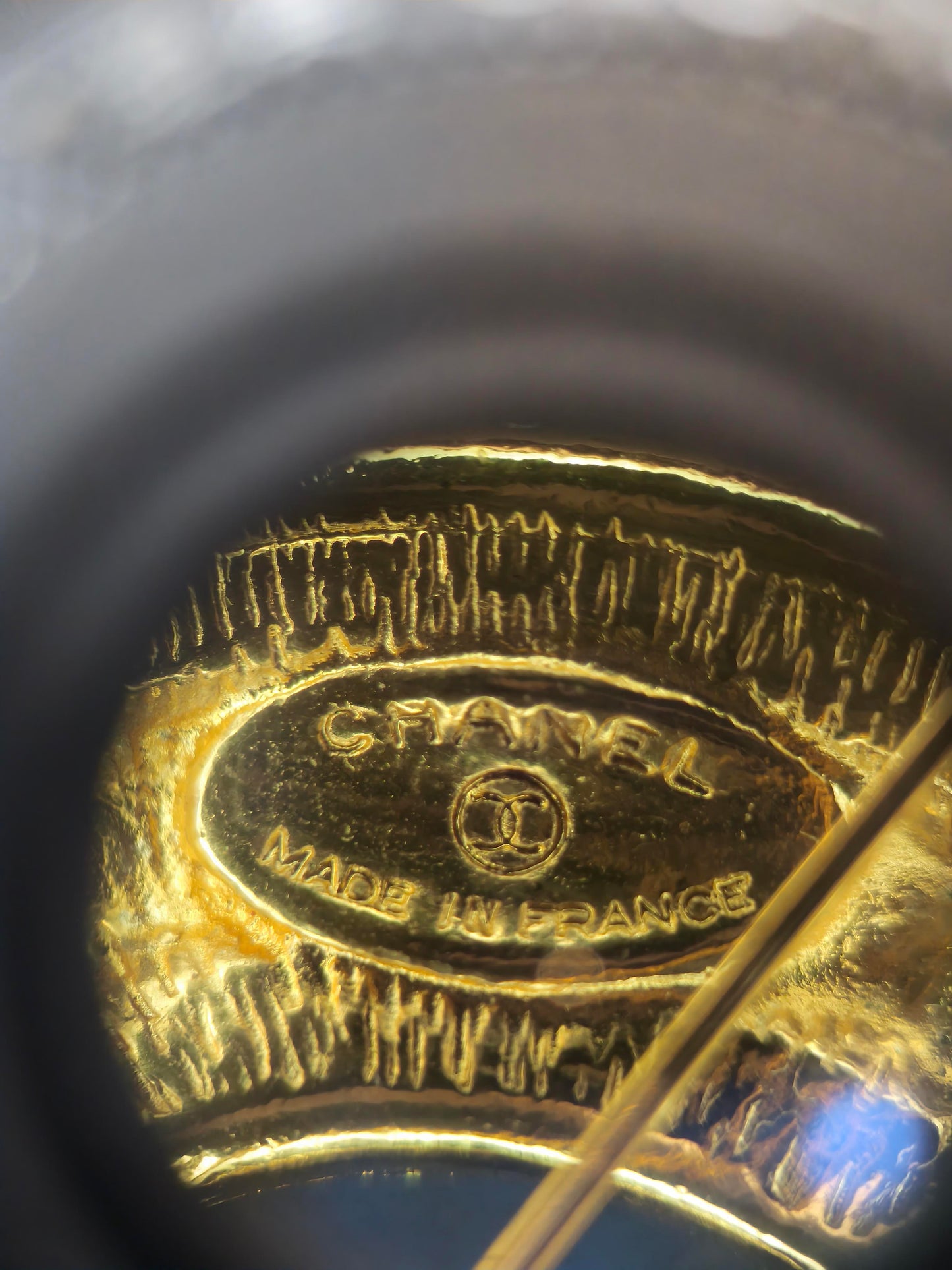 Chanel Bird Brooch – 24K Gold-Plated Quilted Design