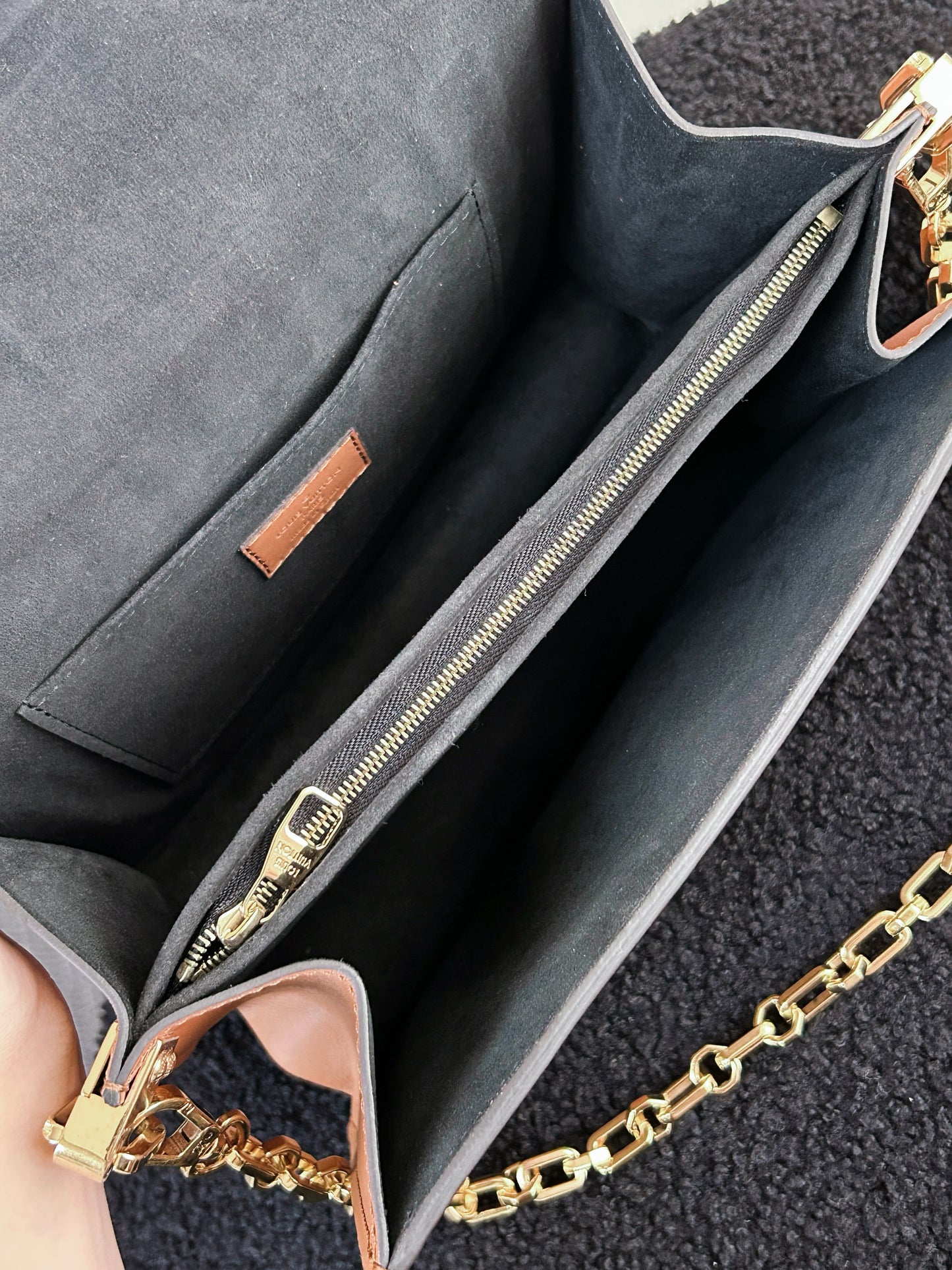 Louis Vuitton Dauphine MM — Classic Monogram